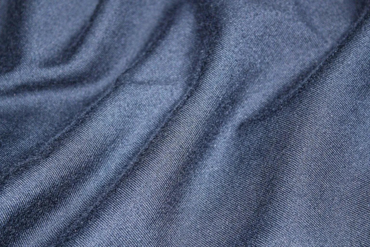 Tips Memilih Bahan Kaos yang Nyaman & Tahan Lama